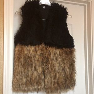 Winter chic!!!!Women’s faux fur vest